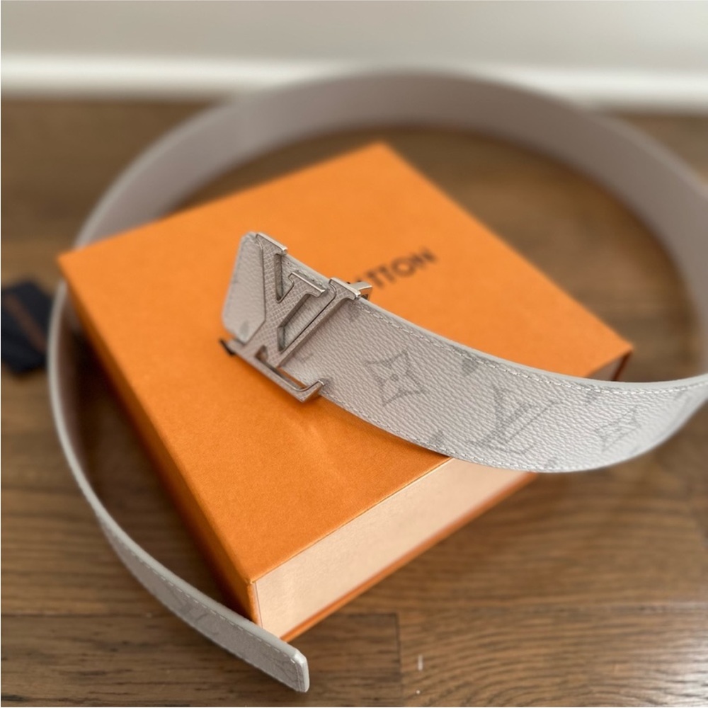 💯 Authentic Louis Vuitton Initiales 40MM Reversible Belt. Brand-new never worn.